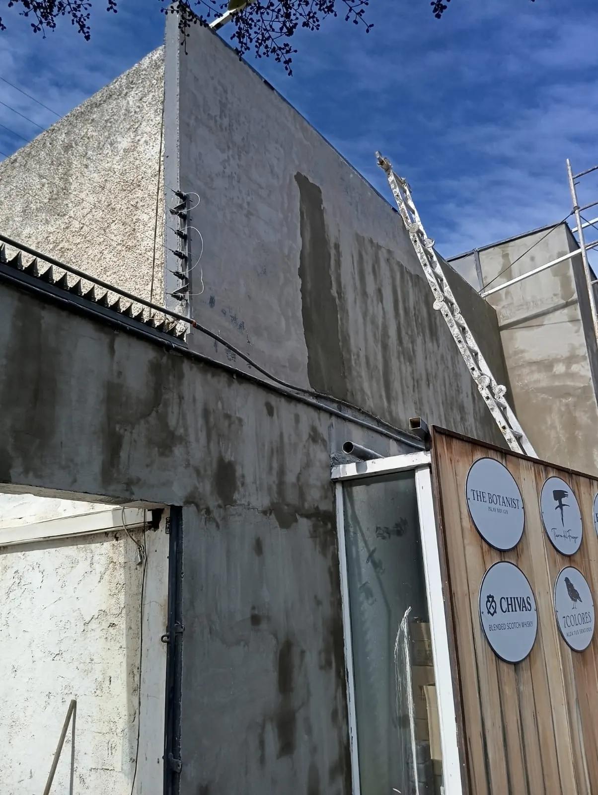 Fachada de casa pintada en Lo Barnechea