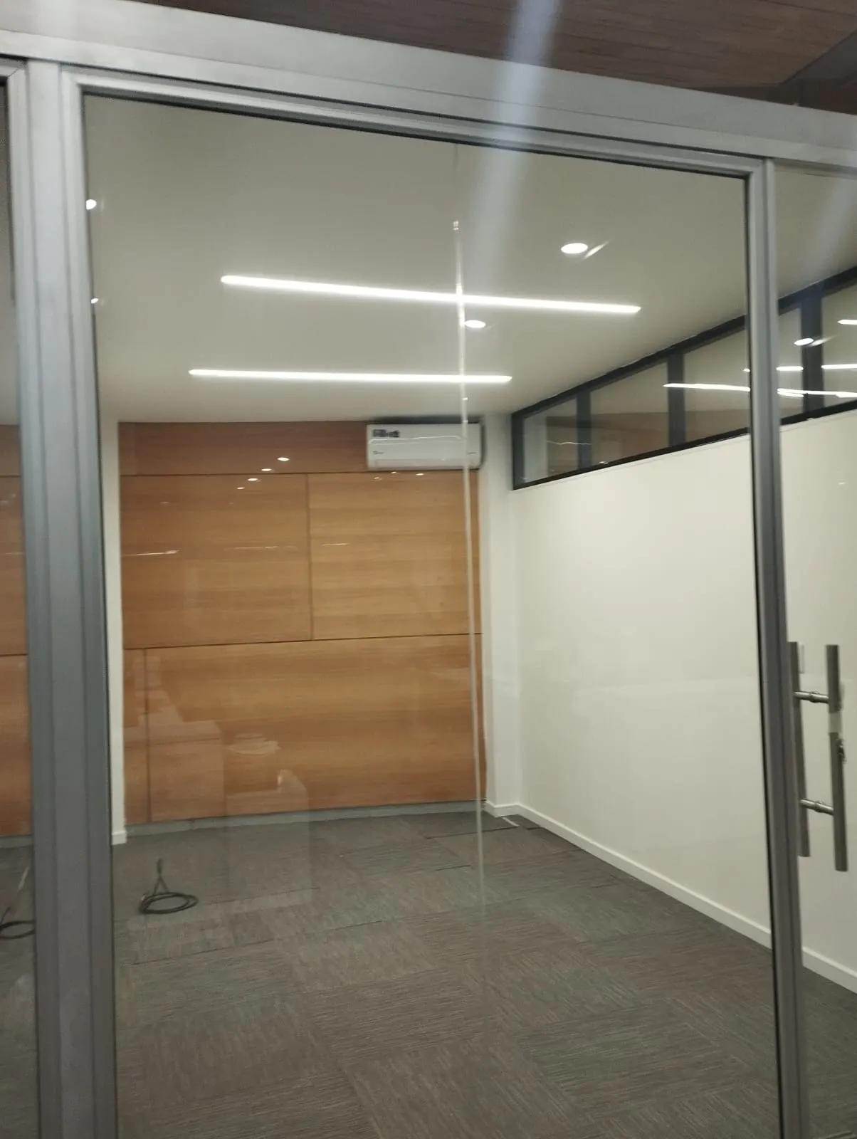 Oficinas antes de pintar en Quilicura