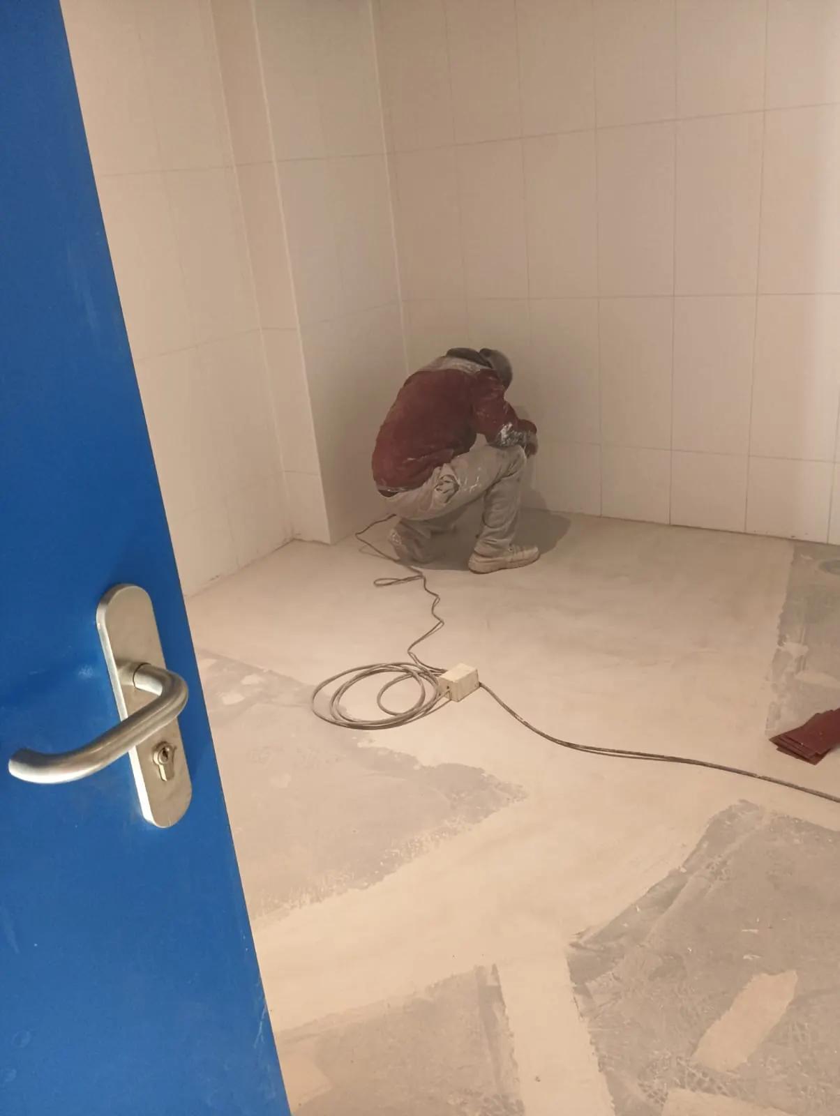 Piso epóxico en obra de la Universidad Católica