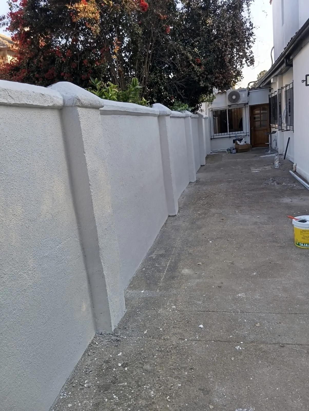 Equipo de Roberto Rosales Pinturas entregando un proyecto terminado en Providencia