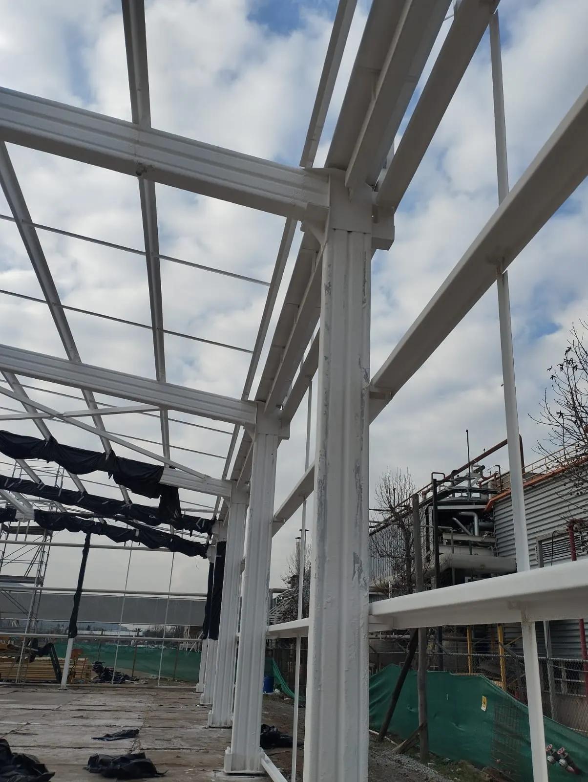 Galpón industrial recién pintado en Quilicura